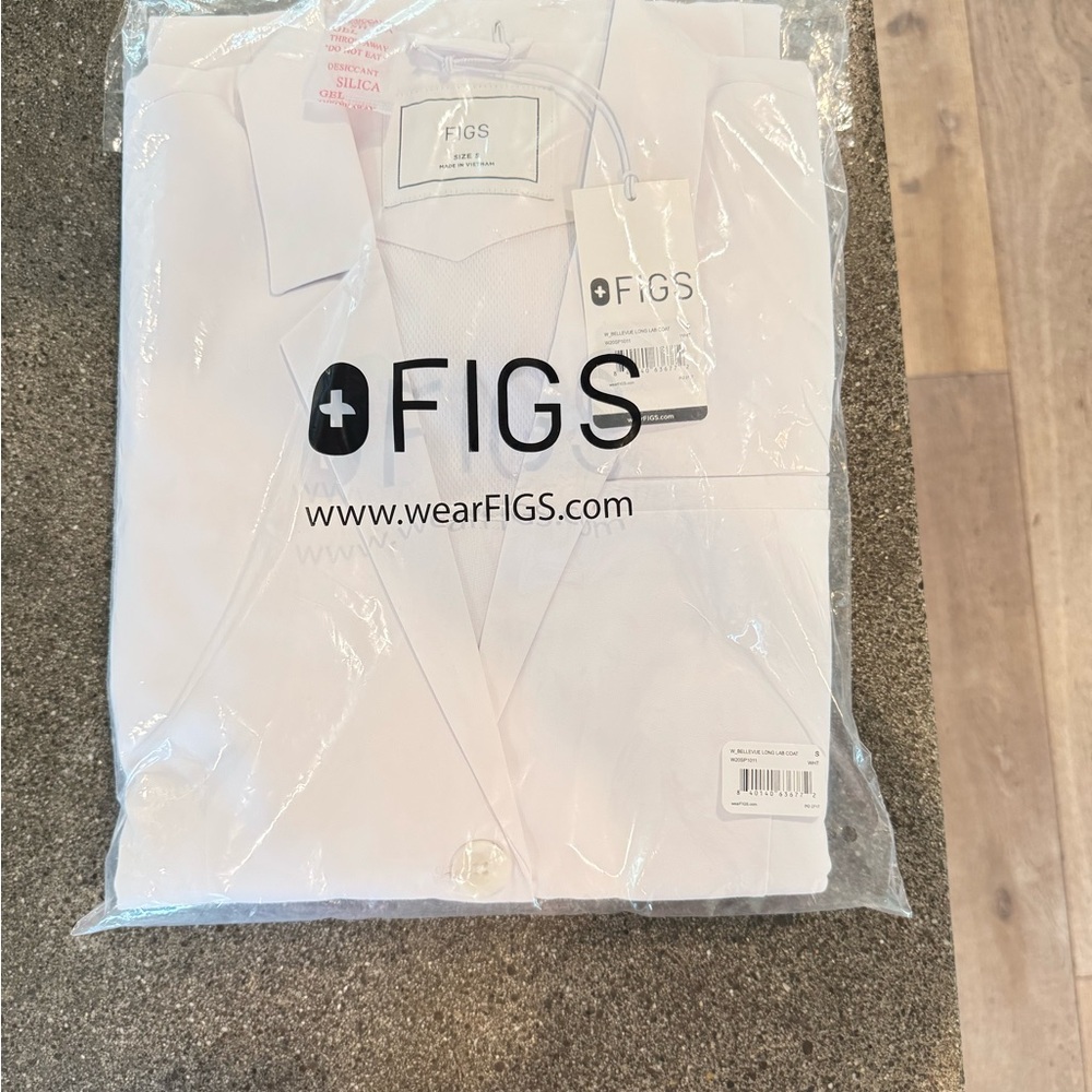 FIGS White Bellevue Lab Coat